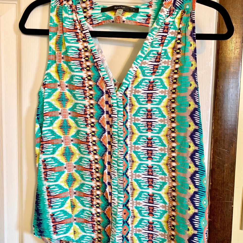 Fun2Fun keyhole back top
